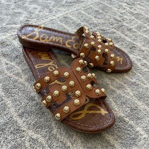 Sam Edelman Bay Cutout slides in “saddle”